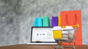 Prevádzkovatelia online trhov - pozrite sa, aké povinnosti voči spotrebiteľom vás po novom čakajú.