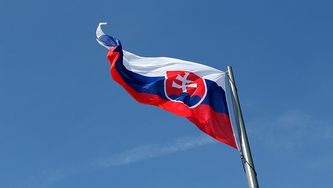 Does the Slovak employment contract need to be in Slovak?
