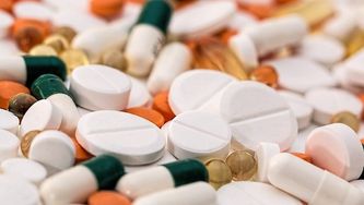 Free samples of medicinal products to pharmacists. Yes or no?