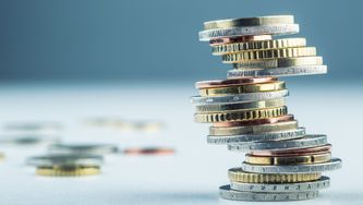 Vyplatenie odmien a prémií zamestnancovi - faktický či právny úkon?
