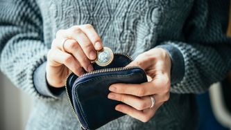 Druhé zamestnanie počas prekážok v práci – dôvod pre nepriznanie náhrady mzdy?