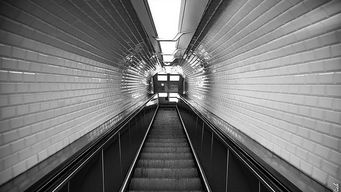 Why fintech startups love advertising on the New York City subway