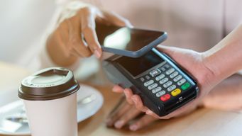 Apple opens payments tech to avoid EU fine