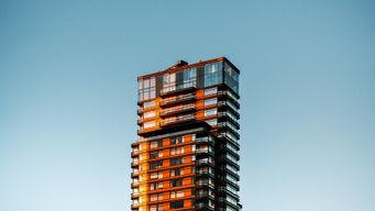 Can Israeli Investors Buy Property in the UK? Legal Considerations Explained