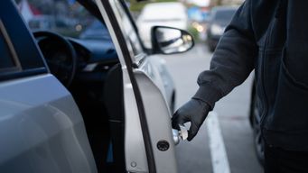 The dangers of ‘Static vs Continuously updating risk factors’ using car theft examples
