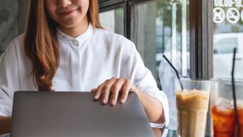 How social media helps close deals