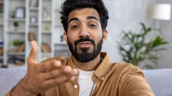 What is it that your salespeople should be talking about on social
