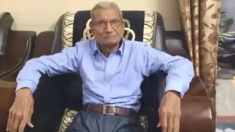 'His Children Need Him': 85-Year-Old Sacrifices Hospital Bed & Life For Younger Man In Need