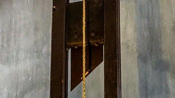 Merger remedies during a crisis:  can you call a MAC on a competition agency's forced sale?