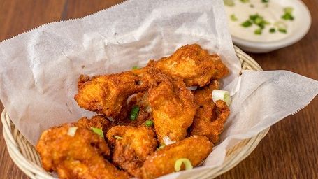 Cuomo Clarifies Chicken Wings Count as Substantive Food to allow Alcohol at Bars and Restaurants