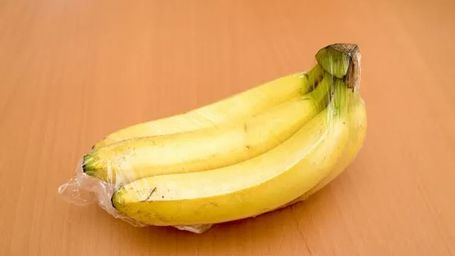 Single-use plastic on fruit and veg helps prevent waste!?