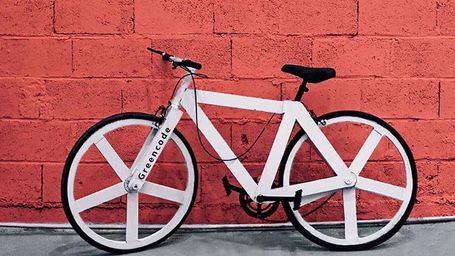 ¿Sabes en qué se convierten las cosas que tiras al contenedor de reciclaje?