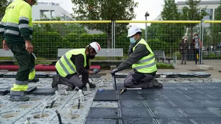 Barcelona ensaya con un pavimento solar para generar electricidad sostenible
