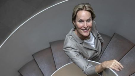Frances Arnold: "Las bacterias nos pueden ayudar a degradar los plásticos"