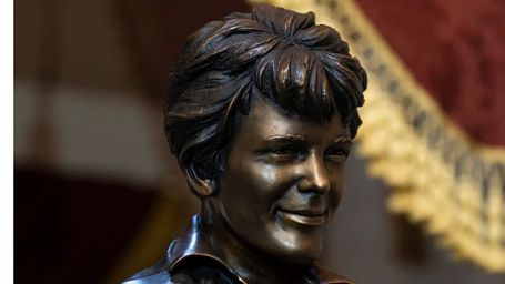 Aviator Amelia Earhart honored with statue at U.S. Capitol