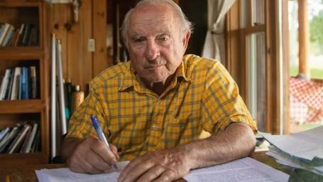 Patagonia: Billionaire boss gives fashion firm away to fight climate change