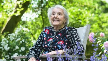 Dr. Audrey Evans, Cancer Specialist Who Gave Families a Home, Dies at 97