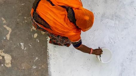 The white roofs cooling women's homes in Indian slums