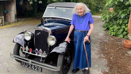 Connecting People with the love a Car - Roadtrip Reunites 90-year-old Vintage Austin With Every Previous Owner