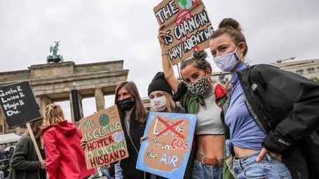 Berlin university canteens cut meat from menus to curb climate change