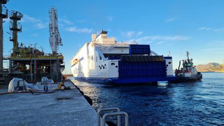 El puerto de Cartagena suministra GNL al buque Salamanca
