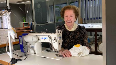 La emprendedora de 90 años que revoluciona el mercado con sus pañales para bebés