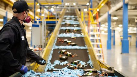 Batteries recycling just got a lot better,a company is recycling lithium-ion batteries by breaking them down & reusing 95% of the valuable materials.