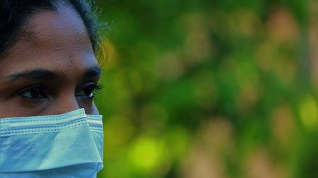Una profesora, cuatro alumnas y un reto: que la vacuna contra la covid llegue a toda África