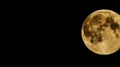 Hallan restos de agua en la Luna