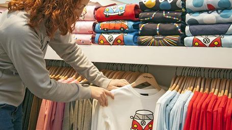 Moda circular: cómo evitar que la ropa acabe en el basurero