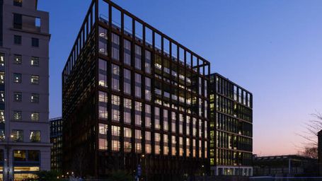 Dormir au chaud dans des bureaux, quand des entreprises ouvrent leurs portes la nuit aux personnes en situation de grande précarité !
