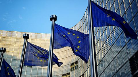 EU adopts new rules on pay transparency – What does it mean for global employers?