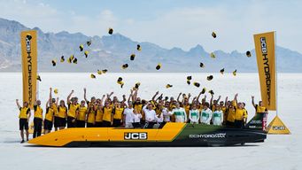HYDROGEN-POWERED JCB HYDROMAX SETS 406.320 MPH WORLD LAND SPEED RECORD