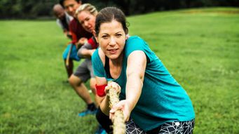 Mit welchen Instrumenten können Unternehmen gleichzeitig Überkapazitäten und Fachkräftemangel begegnen?