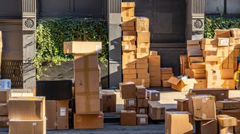 Santa’s Got a New Sleigh: How Regional Parcel Carriers Reshaped Last-Mile Delivery During the 2025 Holiday Season