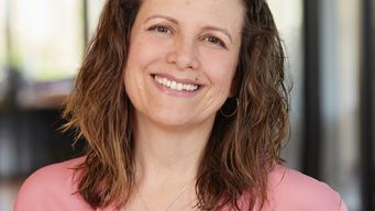 How Helen Mackenzie Books 6 High-Quality ICP Meetings Every Single Week