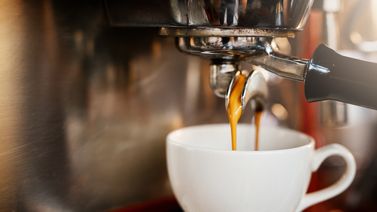 Luxury brands: serving looks… and lattes