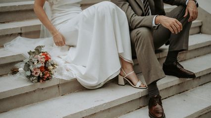 Learn best wedding and engagement poses in under two minutes