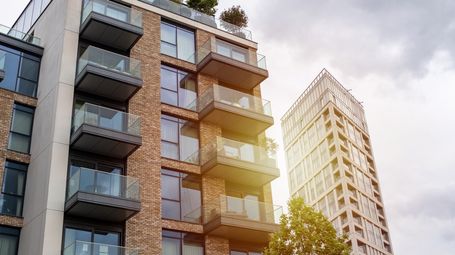 DISCHARGED TO DEVELOP: THE TENSION BETWEEN PRIVATE AND PUBLIC DEVELOPMENT RULES