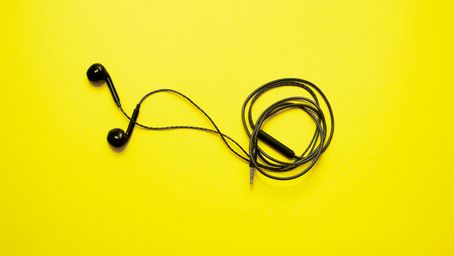 Wired headphone sales are exploding. What's with the Bluetooth backlash?