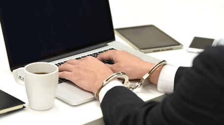 NEW FTC RULE OUTLAWS NON-COMPETES