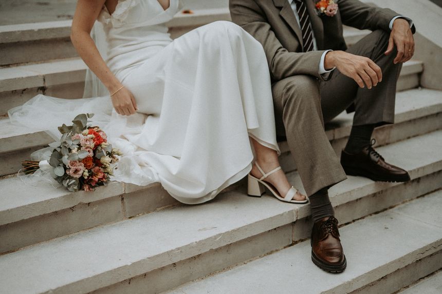 the bride and groom's photo shoot on their wedding day