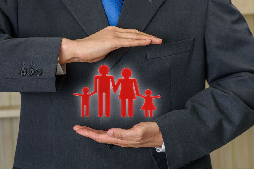 Family life insurance, financial concept : Broker protects family members e.g parents and 2 child, depicting protection from insurer, beneficiary will be compensated by the insurer with insured funds.