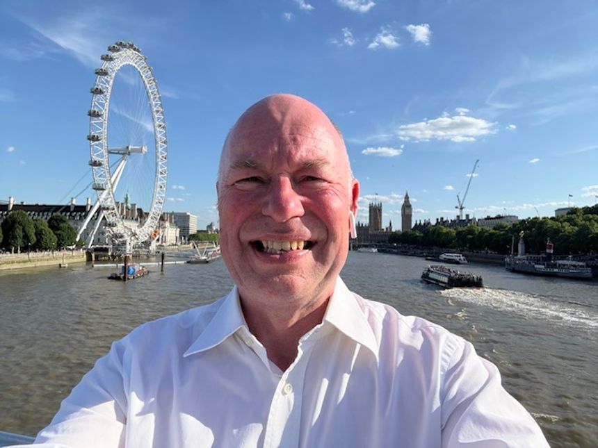 Why summer is the perfect time to prospect (if you’re social selling)