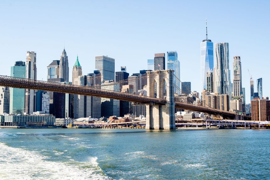 A stunning view of the Brooklyn Bridge and the Manhattan skyline on a clear day in New York City.