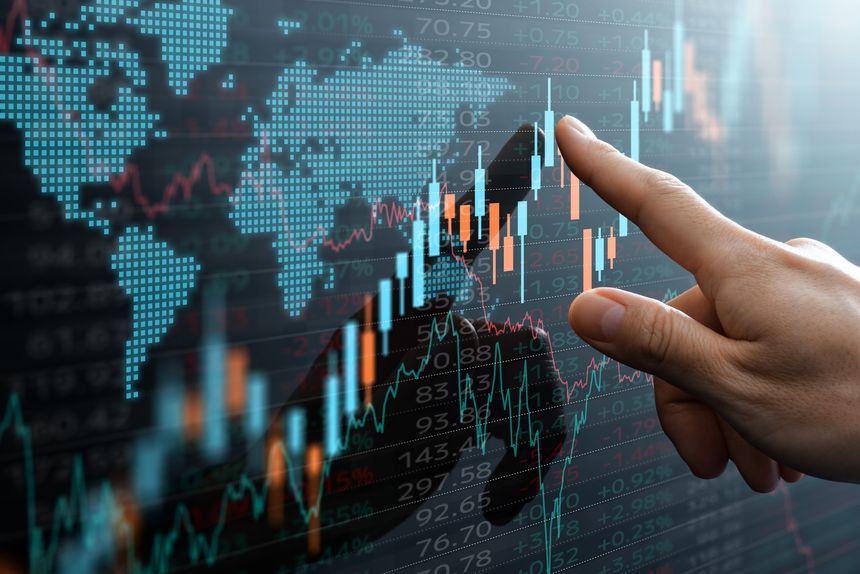 Analyst pointing the chart.
