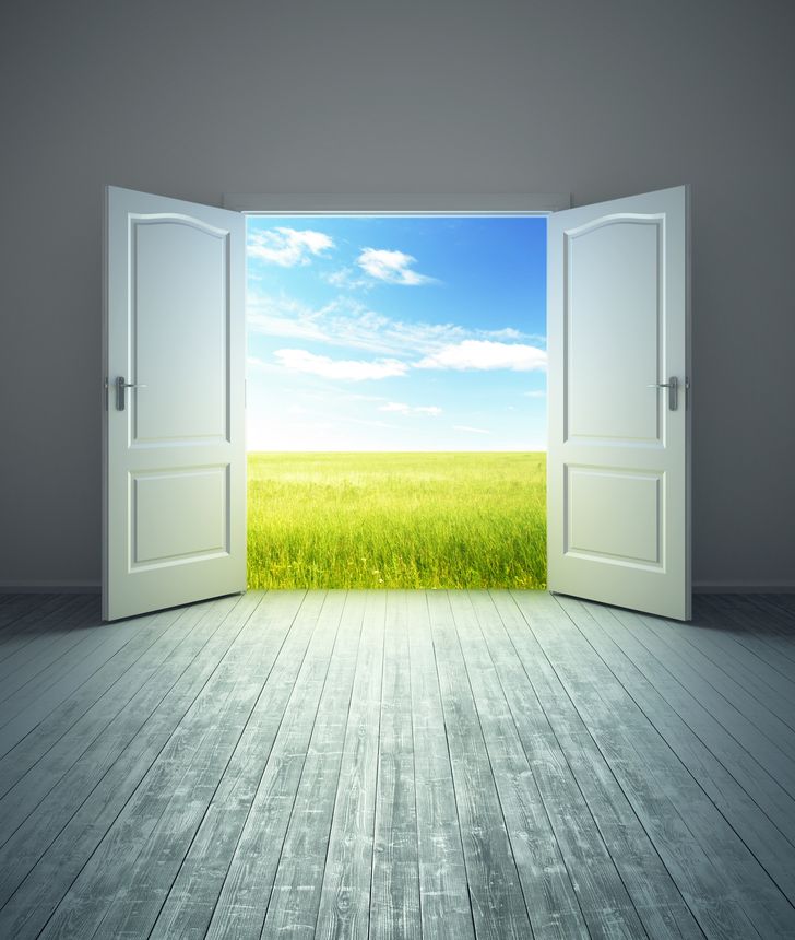 3d rendering the empty room with opened door