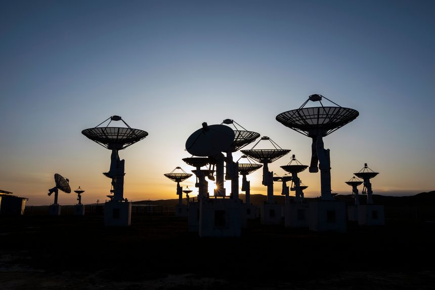 The observatory in the evening, the silhouette of the radio telescope