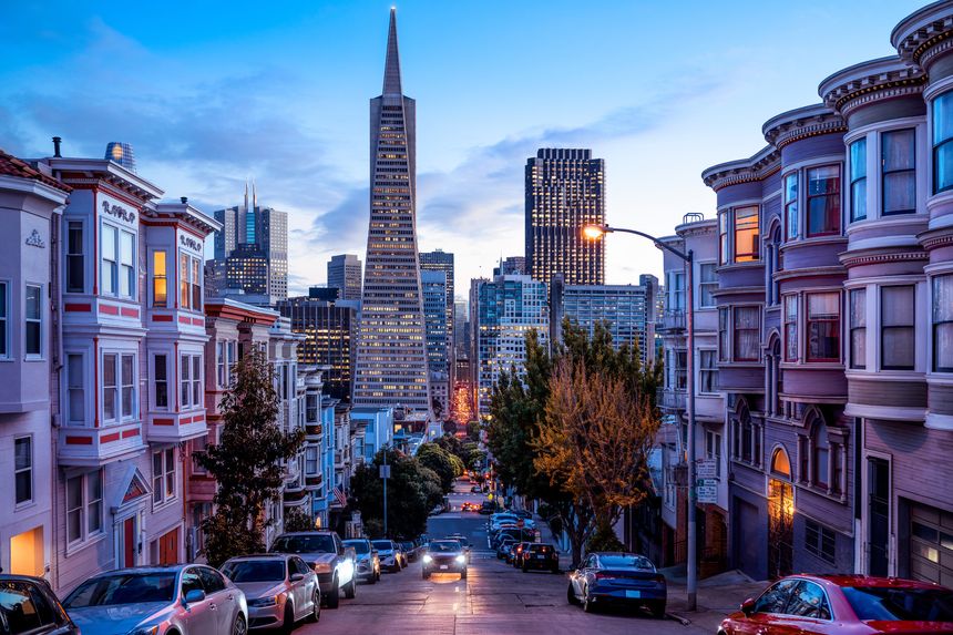 the skyline of san francisco at night