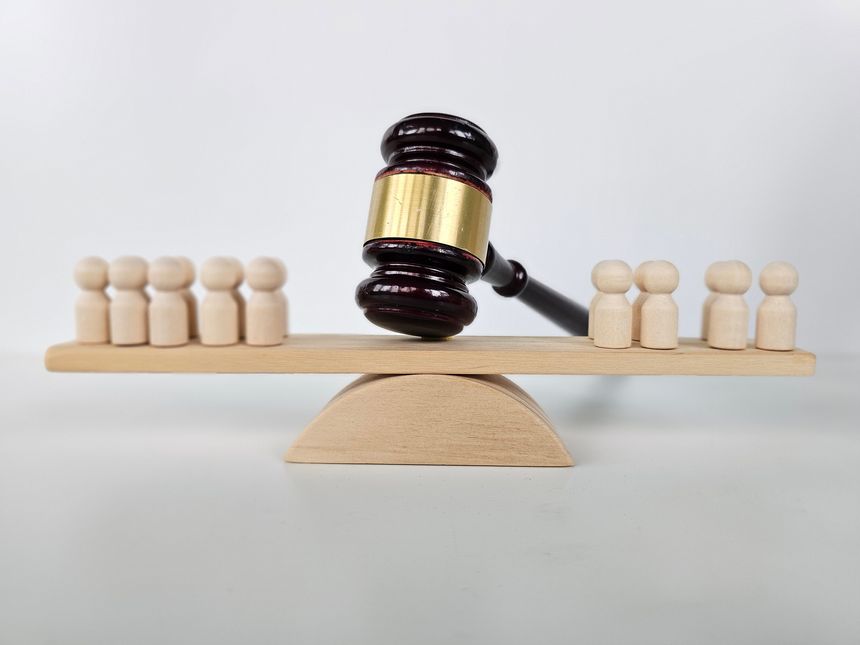 The arbitrator examines a conflict situation between people. Court and love. Justice. Verdict. Support lay. Conflict of interest. Smoothing dispatch.